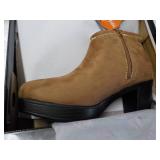 Hawk Well Size 9.5 Lit Brown Boots... Hawk Well Size 9.5 Lit Brown Boots...
