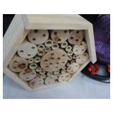 Hummingbird Feeder and Outdoor Déc... Hummingbird Feeder and Outdoor Déc...