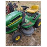 John Deere LA115 Riding Lawn Mower John Deere LA115 Riding Lawn Mower