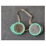 Vintage Green Plastic Protective Welding Goggles Vintage Green Plastic Protective Welding Goggles