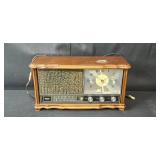 RCA RZS 492F Vintage Wood Tabletop Clock Radio RCA RZS 492F Vintage Wood Tabletop Clock Radio
