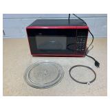 Mainstays 0.7 Cu ft Countertop Microwave Oven, 700 Watts, Red