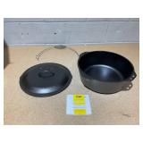Lodge Cast Iron 9 Quart Seasoned Cast Iron Camp Dutch Oven With Bail Handle
