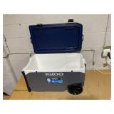 Igloo MaxCold Latitude 90-Quart Roller Cooler