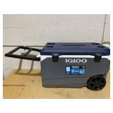 Igloo MaxCold Latitude 90-Quart Roller Cooler