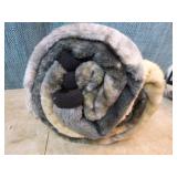 2 Plush Throws 2 Plush Throws