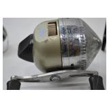 Lot of 5 Fishing Reels - South Bend, Abu Garcia, Zebco, Others Lot of 5 Fishing Reels - South Bend, Abu Garcia, Zebco, Others