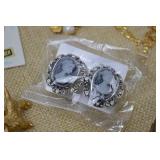 Fashion Jewelry Lot - Necklaces, Bracelets, Brooches, Earrings, Pins Fashion Jewelry Lot - Necklaces, Bracelets, Brooches, Earrings, Pins