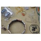 Fashion Jewelry Lot - Necklaces, Bracelets, Brooches, Earrings, Pins Fashion Jewelry Lot - Necklaces, Bracelets, Brooches, Earrings, Pins