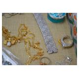 Fashion Jewelry Lot - Necklaces, Bracelets, Brooches, Earrings, Pins Fashion Jewelry Lot - Necklaces, Bracelets, Brooches, Earrings, Pins