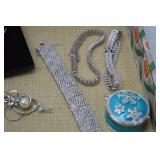 Fashion Jewelry Lot - Necklaces, Bracelets, Brooches, Earrings, Pins Fashion Jewelry Lot - Necklaces, Bracelets, Brooches, Earrings, Pins
