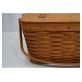 Longaberger Handwoven Picnic Basket with Lid 15 in Longaberger Handwoven Picnic Basket with Lid 15 in
