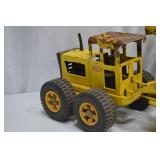Vintage Tonka construction toy trucks and grader trio Vintage Tonka construction toy trucks and grader trio