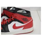 Nike Air Jordan 1 Mid Black/Red/White Size 10.5 Nike Air Jordan 1 Mid Black/Red/White Size 10.5