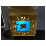 Vintage Schlitz Light Beer - Light Up Wall Clock - Works Vintage Schlitz Light Beer - Light Up Wall Clock - Works