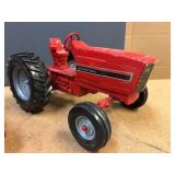 Nifty Vintage ERTL Tractor/Implement Set - International Nifty Vintage ERTL Tractor/Implement Set - International