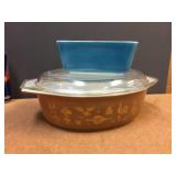 2 Pyrex Dishes 2 Pyrex Dishes