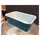 2 Pyrex Dishes 2 Pyrex Dishes