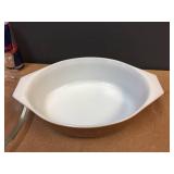 2 Pyrex Dishes 2 Pyrex Dishes