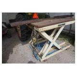 Globe International 1000 lb Electric/Hydraulic Scissors Lift Table