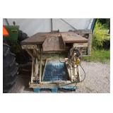 Globe International 1000 lb Electric/Hydraulic Scissors Lift Table