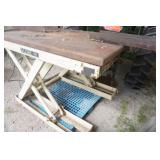 Globe International 1000 lb Electric/Hydraulic Scissors Lift Table