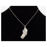 .925 Sterling Silver White Agate Pendant Necklace .925 Sterling Silver White Agate Pendant Necklace