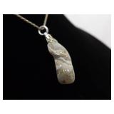 .925 Sterling Silver White Agate Pendant Necklace .925 Sterling Silver White Agate Pendant Necklace