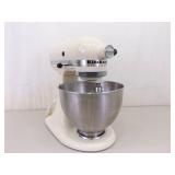 WORKING and VERY CLEAN Kitchen Aid Classic Mixer WORKING and VERY CLEAN Kitchen Aid Classic Mixer