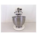 WORKING and VERY CLEAN Kitchen Aid Classic Mixer WORKING and VERY CLEAN Kitchen Aid Classic Mixer