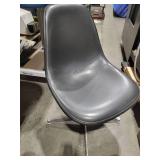 Knoll Chair without Wheels (585099) Knoll Brand Tag or Markings Not Present Knoll Chair without Wheels (585099) Knoll Brand Tag or Markings Not Present