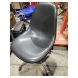 Knoll Chair With Wheels (585098) Knoll Brand Sticker or Mark Not Present Knoll Chair With Wheels (585098) Knoll Brand Sticker or Mark Not Present