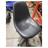 Knoll Chair With Wheels (585098) Knoll Brand Sticker or Mark Not Present Knoll Chair With Wheels (585098) Knoll Brand Sticker or Mark Not Present
