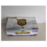NEW HOT WHEELS PREMIUM CAR CULTURE & TEAM TRANSPORT FACTORY SET NEW HOT WHEELS PREMIUM CAR CULTURE & TEAM TRANSPORT FACTORY SET