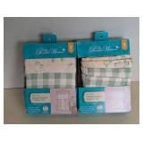 (2) THE PIONEER WOMAN SWEET SPRIGS SMALL WINDOW CURTAIN SET (2) THE PIONEER WOMAN SWEET SPRIGS SMALL WINDOW CURTAIN SET