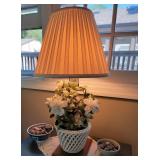 Sweet White Ceramic Basket Table Lamp