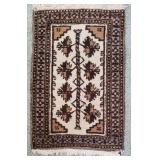 Wool Area Rug ~ 25 x 38