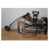 Hoyt Intruder RH Compound Bow with Arrows and Case