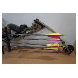 Hoyt Intruder RH Compound Bow with Arrows and Case