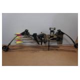 Hoyt Intruder RH Compound Bow with Arrows and Case
