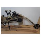 Hoyt Intruder RH Compound Bow with Arrows and Case