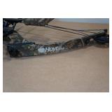 Hoyt Intruder RH Compound Bow with Arrows and Case