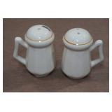 Vintage Salt and Pepper Shaker Set - Fishing Hall of Fame