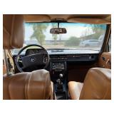 1976 MERCEDES 240V