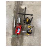 2 BOTTLE JACKS & TIRE IRON 2 BOTTLE JACKS & TIRE IRON