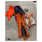 HUNTING CLOTHES (LARGE) HUNTING CLOTHES (LARGE)