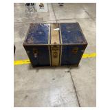 OLD TRUNK FULL OF WOMENS SHOES OLD TRUNK FULL OF WOMENS SHOES