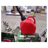 TAILGATOR GENERATOR 63CC 900 WATT AND 1 GAL GAS CAN TAILGATOR GENERATOR 63CC 900 WATT AND 1 GAL GAS CAN