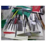 LG LOT ON KITCHEN KNIVES AND CUTTING BOARDS LG LOT ON KITCHEN KNIVES AND CUTTING BOARDS