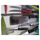 LG LOT ON KITCHEN KNIVES AND CUTTING BOARDS LG LOT ON KITCHEN KNIVES AND CUTTING BOARDS